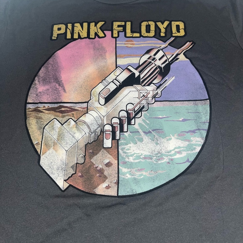 Pink Floyd Men Size S “Wish you were here" Robot Handshake Short Sleeve T-shirt